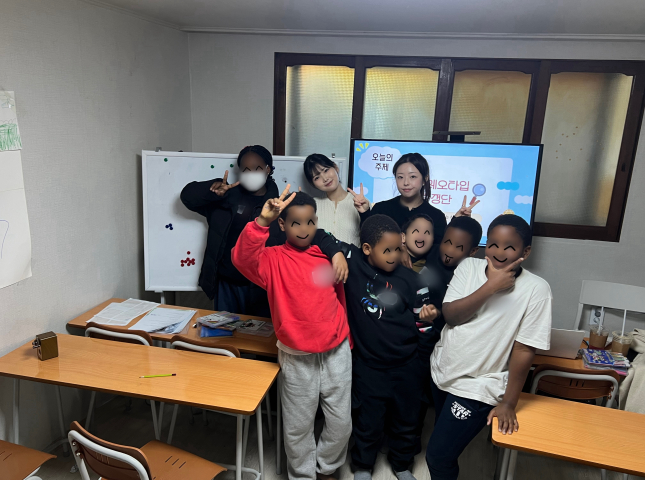 K-커넥터즈 3기 Korus팀, 열국아이학교에서 난민 아동 대상으로 스테레오타입 탐정단 프로그램 진행                                 썸네일